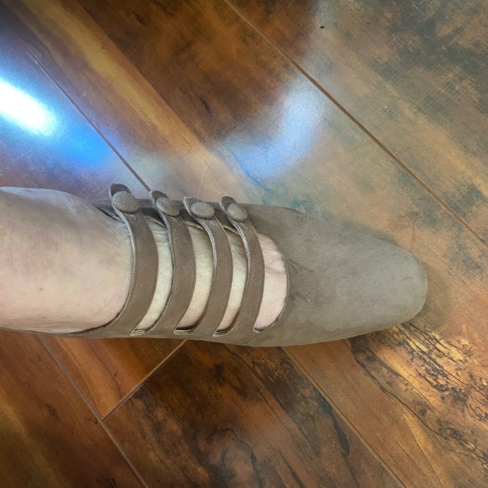 Nine West light Brown Suede heels